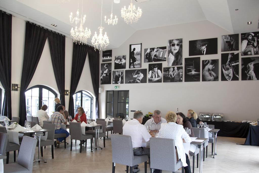 Hotel Palac Jugowice Walbrzych Bagian luar foto