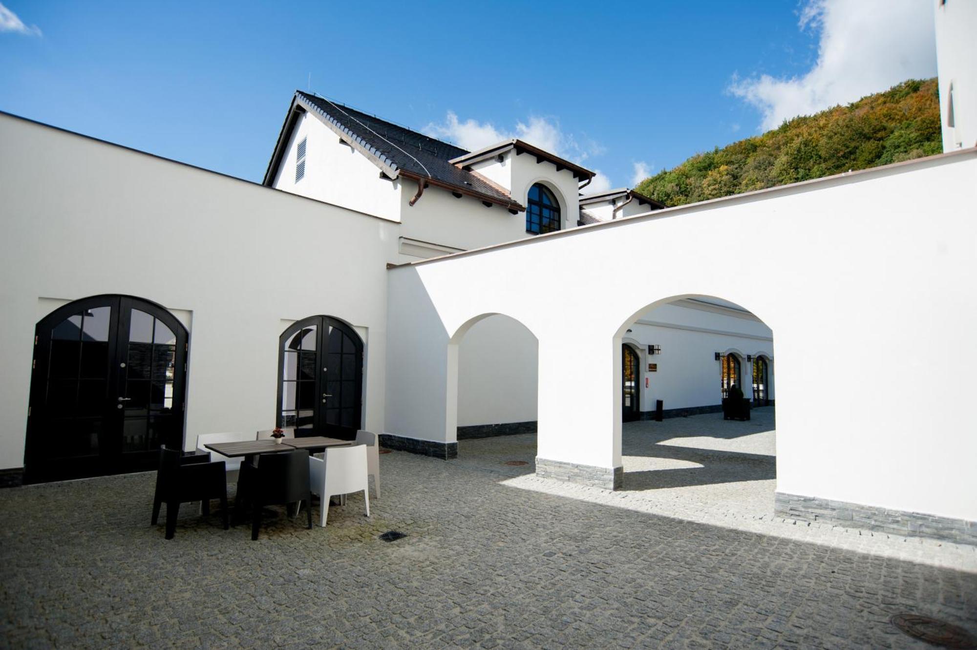 Hotel Palac Jugowice Walbrzych Bagian luar foto